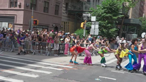 2025 NYC Pride March is opened on Fifth Avenue in New York City. Vídeo Stock 313006351