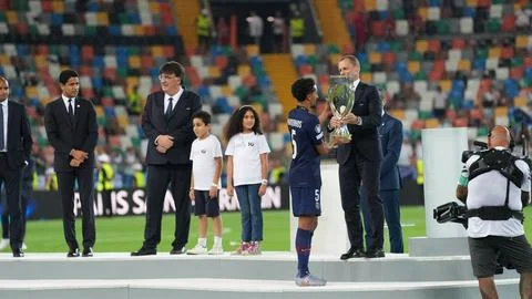 2025 Super Cup: PSG vs Tottenham : Ceferin presents the trophy to  Marquinhos Stock Photos