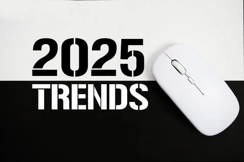 2025 Trends text with optical mouse on white and black background Foto stock