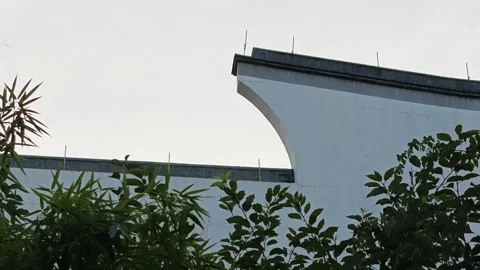 2026 Aug 01, Jiaxing. Low angle view of curved modern white building Vídeos de archivo 344760408