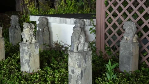 2026 Aug 01, Jiaxing. Row of ancient weathered stone guardian lion statues Vídeos de archivo 344760554