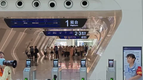 2026 Aug 02, Jiaxing. Crowded travelers queue through ticket gates Video stock 344798644