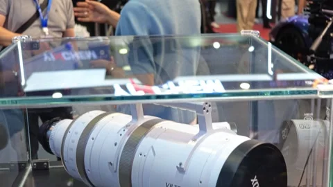2026 Aug 20, Beijing.BIRTV A massive white professional zoom cinema lens Vídeo Stock 344837868