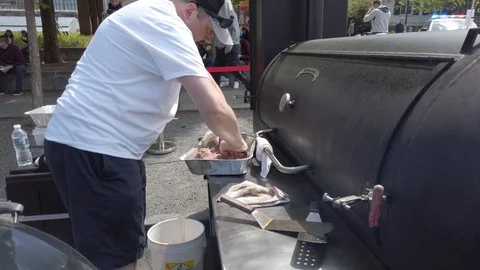 204 684 Pulling pork Stock Footage 109445904