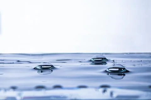 207.Dome-Shaped Droplets on Blue-White Water Surface Stock Photos