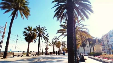 21 March 2026 - Rambla de Badalona Motionlapse with Roca i Pi Statue Spain Video stock 331215018