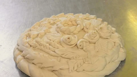 216. The process of making a loaf with a dough. Video stock 93645379