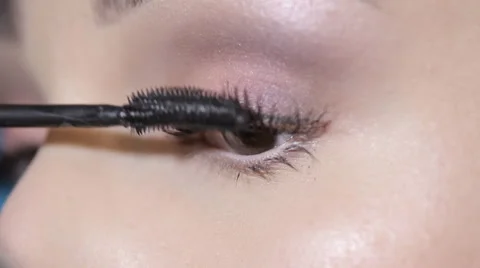 21apply mascara on the eyelashes Stock Footage 62407665