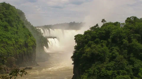 22. Pan Across all falls - Iguasu, Argentina Video stock 33663539
