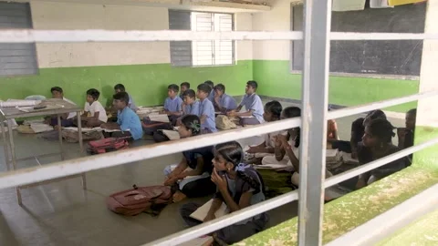22. Students listening to class Stock-Footage 149097902