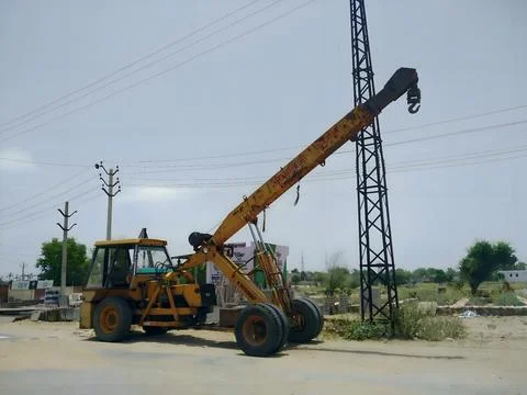 23 December 2024 reengus Rajasthan India, A hydra crane on the road Foto stock