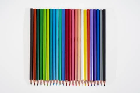24 multicolored crayons on a white background, neatly arranged and sharpened. Foto stock