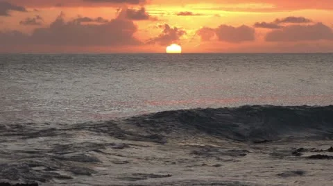 240 fps slow motion, Sunset with Waves, Dusk or Dawn 動画素材 12747025