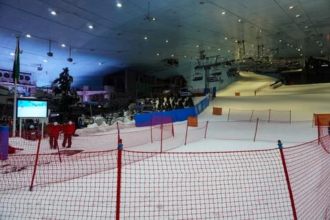 Dudai, UAE - March,20,2023: Attraction in the Mall of the Emirates Ski Dubai in Dubai, UAE, xkwx ski dubai sport mall of the emirates ski dubai uae winter slope cold united snow people vacation inside city styles luxury urban mall destinations area united arab emirates emirates tourism arab ski lift snow sports snow resort winter activities healthy skiing people skiing unique building travelling landmark dubai vacation attractions