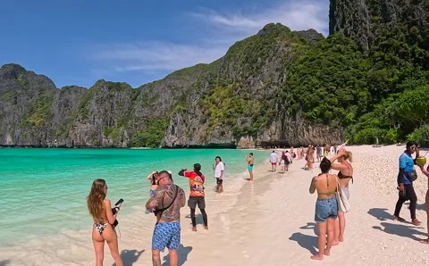 24Aug25 27 Stock Footage 315882372