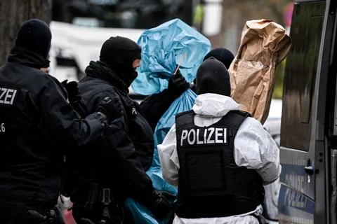 25 arrested on suspicion of plotting to overthrow government in police raids acr Foto stock