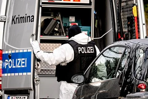 25 arrested on suspicion of plotting to overthrow government in police raids acr Foto stock