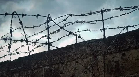 25 Clouds running against prison wall, timelapse Vídeo Stock 10746560
