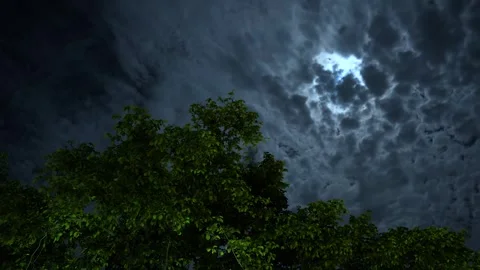 26/04/2024: Time-lapse of Clouds in Full Moon, Jharkhand, India Video stock 276742672