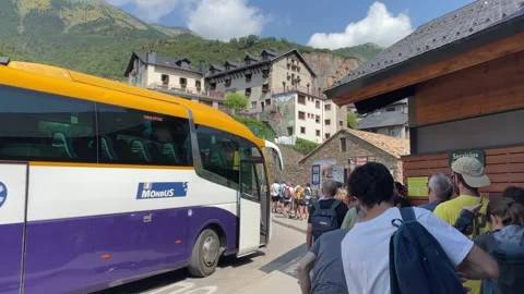 26th July 2025-People queueing up for the bus in Monte Perdido Video stock 281084932