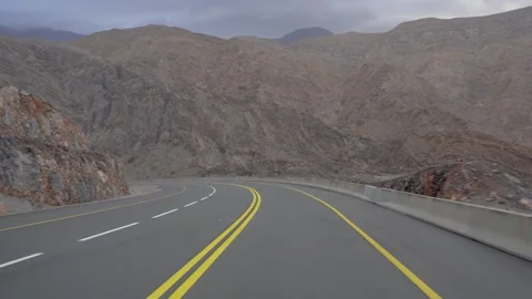 27/12/2022: Al Hajar Mountain Range Road Trip, Ras Al Khaimah, UAE Video stock 270063322