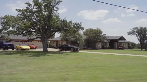 29-7-2026 Georgetown, Tx POV Driving Tree Lined Street With Spacious Homes Видео 340846567
