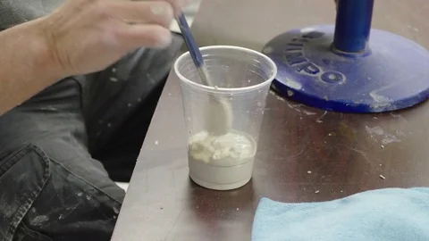 29 Ceramic Throwing - Polish Liquid Coating in Cup Vidéo 77758712