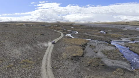On 29th, October, aerial Drone View of SUV Off-Road Driving in Shannan, Tibet Stockbeeldmateriaal 340253966
