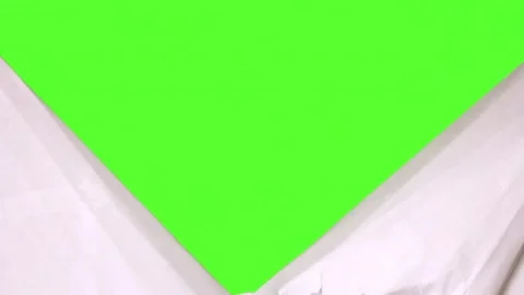 2d animation ripping white paper green screen realistic paper cut out effect 動画素材 324802460