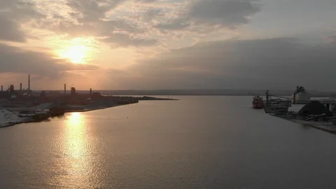 2K 60p reverse move of industrial harbor in Hamilton Ontario at sunset Video stock 112752772
