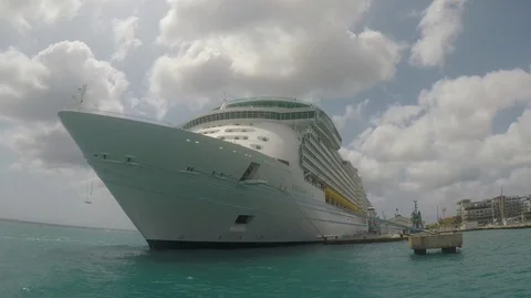 2K Cruise Ship Vídeo Stock 92494230