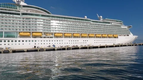 2K Cruise Ship Vídeo Stock 92508558
