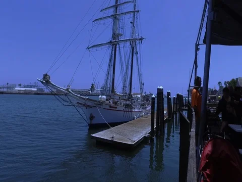 2k docked boat in 60fps Stockbeeldmateriaal 77971572