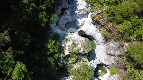 2K Top-Down Aerial View of Natural Pools in Rocky River Gorge 動画素材 342053075