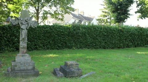 3 angels grave 1 Video stock 862140