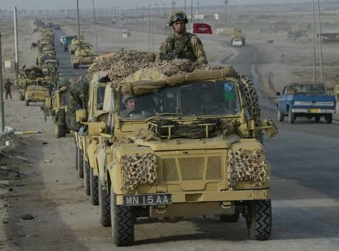3 Para Wait To Take Control Of The Streets Of Basra This Morning 写真素材