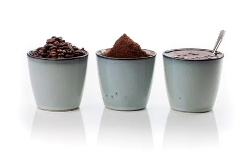 3 rustic coffee cups filled with hot coffee, beans, and ground coffee. White 写真素材