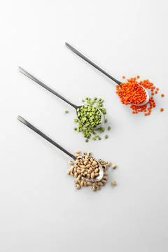 3 spoons on white background with Ancient grain food. Useful food for those who 库存照片