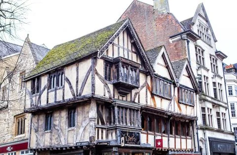 This 3 storeyed timber building started its life as the "New Inn". It was bui Foto stock
