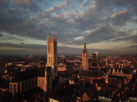 3 towers skyline Gent Stockbeeldmateriaal 80950368