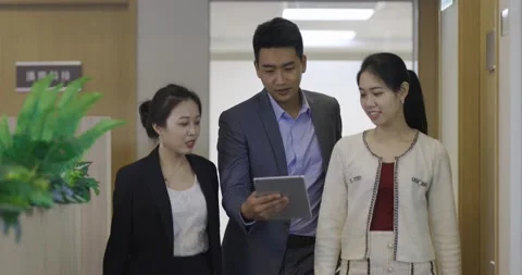 3 white collar worker having discussion on the business planning checklist Stock Footage 195095141