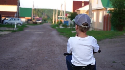 3 year old boy riding on bike Stockbeeldmateriaal 111502038