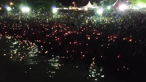 30.000 devotees attend to floating chariot festival. Stock Footage 136245061