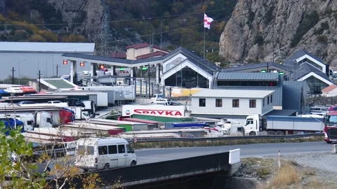 30th october, 2022: Lars border, Georgia - lorries drive stand by georgian-.. Vidéo 226041978