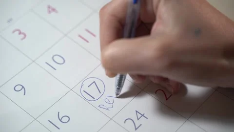 31 - The hand circles the date in the calendar with a pen. Number in the red Stock Footage 268609218