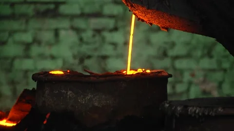 322. Casting of metal in sandy-argillaceous forms Video stock 94339479
