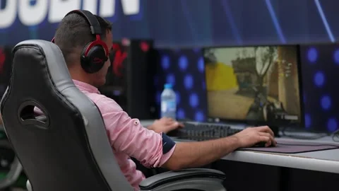 3/3 Young man plays computer battle games Stock Footage 216775269