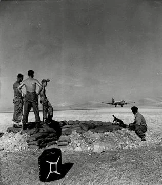 33rd Parachute Light Regiment Making A Bren Gun Emplacement At Amman Airport. An 写真素材