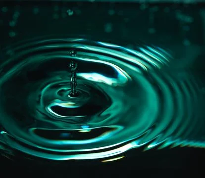 342.Vertical Column and Ripples on Teal Water Surface Stock-Fotos