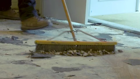 350 Construction worker cleaning up debris 스톡 동영상 138443917